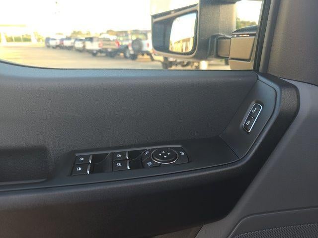 2026 Ford Super Duty F-350 DRW XL 4WD Crew Cab 179" WB 60" CA