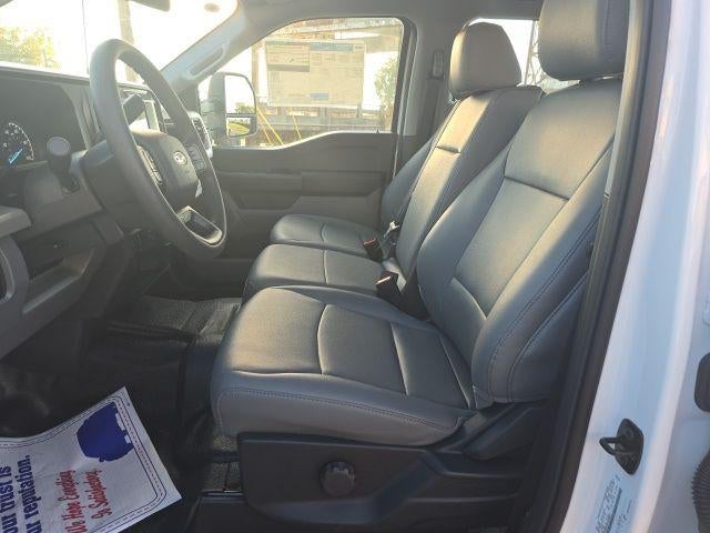 2026 Ford Super Duty F-350 DRW XL 4WD Crew Cab 179" WB 60" CA