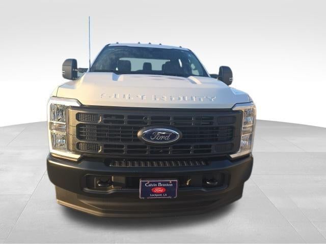 2026 Ford Super Duty F-350 DRW XL 4WD Crew Cab 179" WB 60" CA