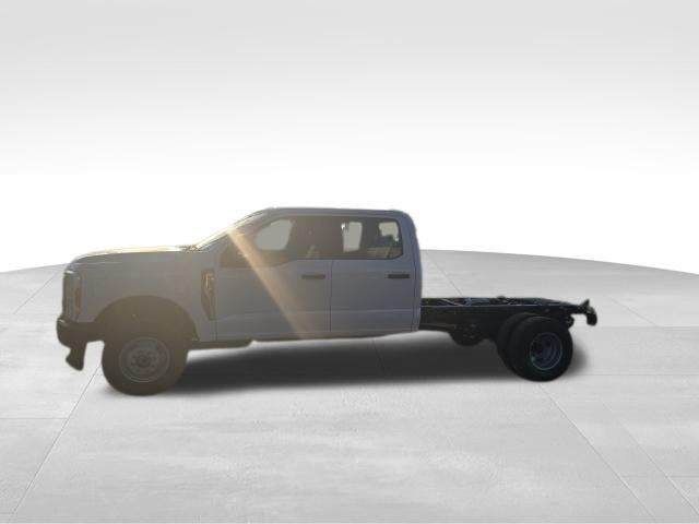 2026 Ford Super Duty F-350 DRW XL 4WD Crew Cab 179" WB 60" CA