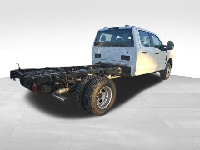 2026 Ford Super Duty F-350 DRW XL 4WD Crew Cab 179" WB 60" CA