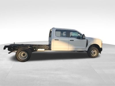 2026 Ford Super Duty F-350 DRW XL 4WD Crew Cab 179" WB 60" CA