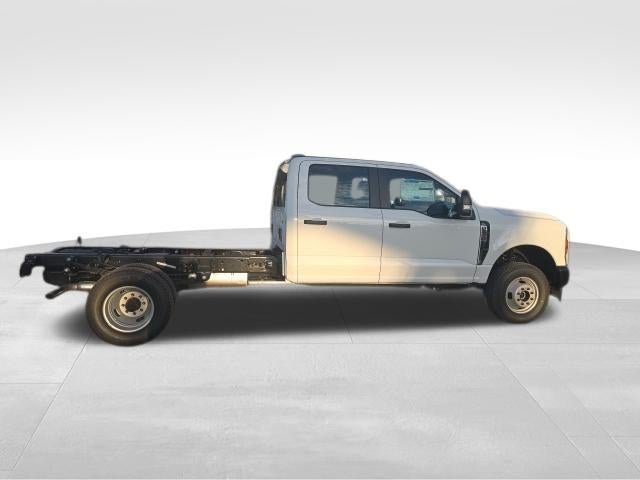 2026 Ford Super Duty F-350 DRW XL 4WD Crew Cab 179" WB 60" CA