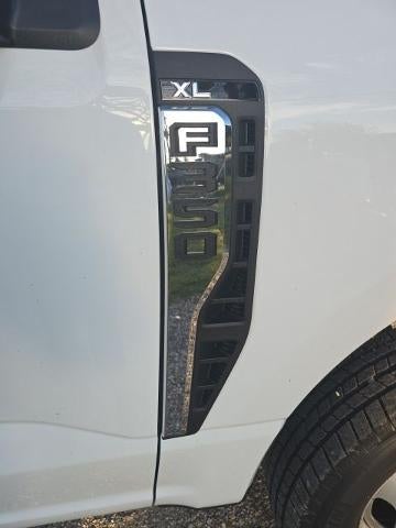 2026 Ford Super Duty F-350 DRW XL 4WD Crew Cab 179" WB 60" CA