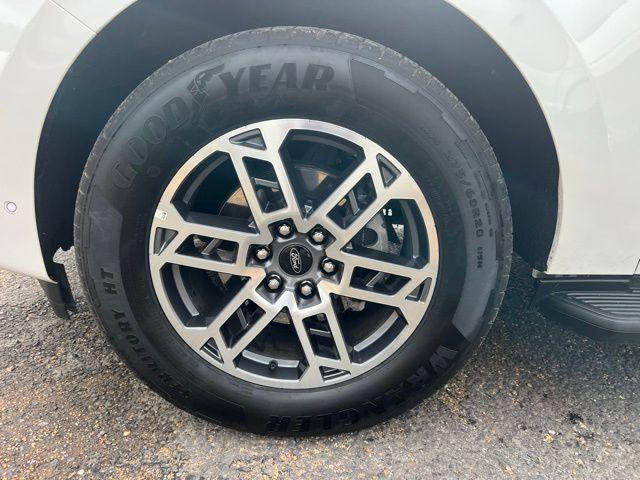 2025 Ford Expedition Active 4x2