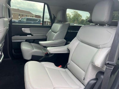 2025 Ford Expedition Active 4x2