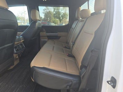 2024 Ford Super Duty F-350 DRW LARIAT 4WD Crew Cab 8' Box