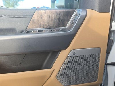 2024 Ford Super Duty F-350 DRW LARIAT 4WD Crew Cab 8' Box