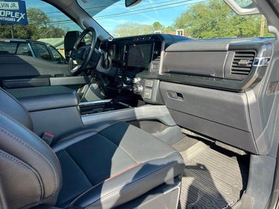 2024 Ford Super Duty F-450 DRW LARIAT 4WD Crew Cab 8' Box