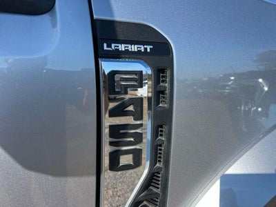2024 Ford Super Duty F-450 DRW LARIAT 4WD Crew Cab 8' Box