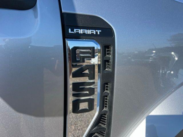 2024 Ford Super Duty F-450 DRW LARIAT 4WD Crew Cab 8' Box