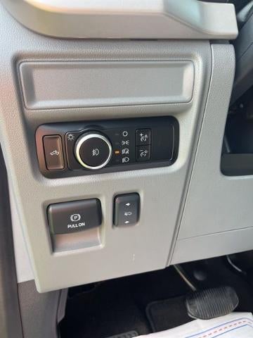 2023 Ford F-150 XLT 4WD Reg Cab 8' Box